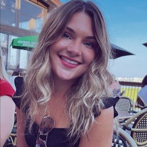 Meet your Posher, Olivia